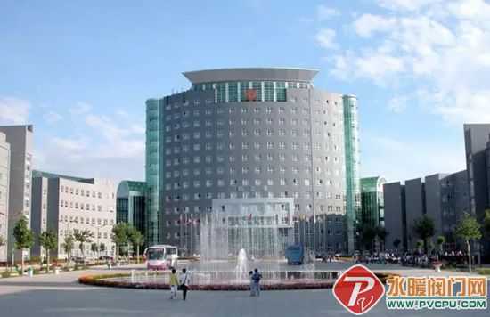 解锁你的知性气场:一件五道口技术学院风衬衫带来的氛围革命 解锁你的知性气场:一件五道口技术学院风衬衫带来的氛围革命