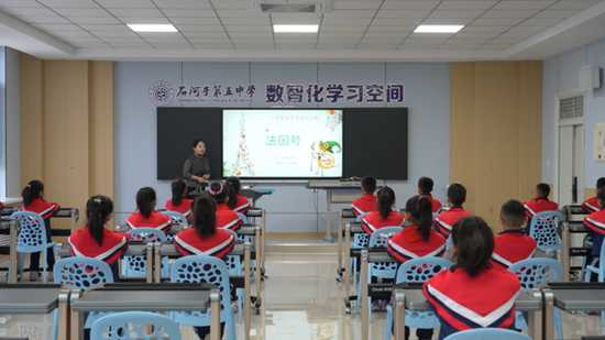 让咱们聊聊课堂那点儿事：当AI成了同桌的他