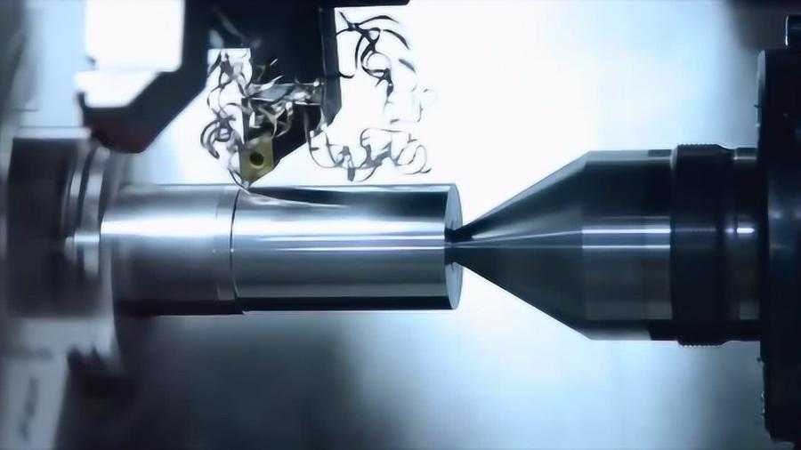 走进CNC技术员的日常：机床旁的智慧舞者