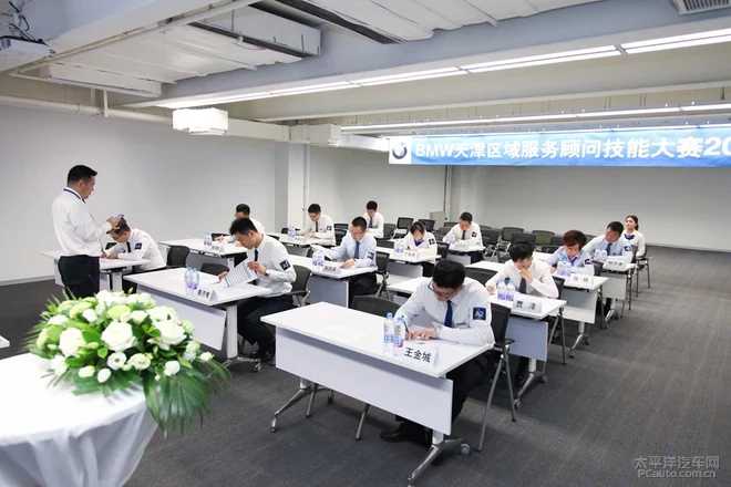 这家理发店的秘密武器，技术顾问如何改变你的美发体验