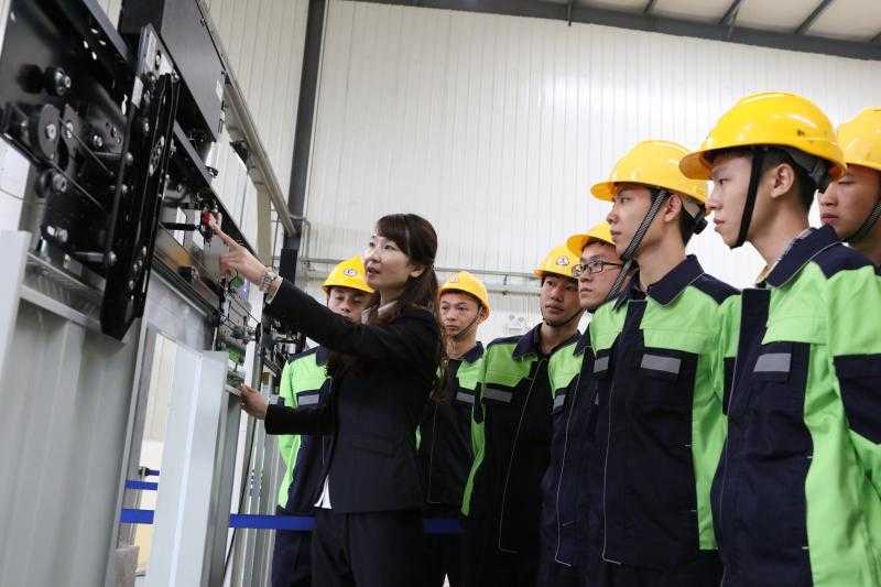 重庆技术学徒:从“找饭碗”到“造饭碗”,这群人的逆袭之路硬是巴适得板!-第1张图片-正海烽科技 - 领先的只能推广行业,智能制造解决方案提供商 重庆技术学徒:从“找饭碗”到“造饭碗”,这群人的逆袭之路硬是巴适得板!-第1张图片-正海烽科技 - 领先的只能推广行业,智能制造解决方案提供商