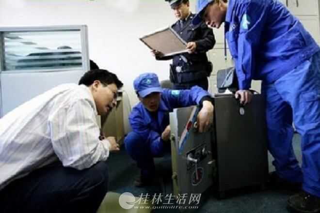 锁匠不传之秘：从嘎吱作响到丝般顺滑，你家的门锁到底经历了什么？