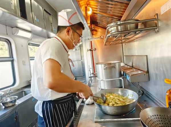 锅气与代码共舞：现代厨房的掌勺革新