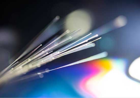 隐形玻璃:让你的窗户在阳光下“消失”的黑科技 隐形玻璃:让你的窗户在阳光下“消失”的黑科技