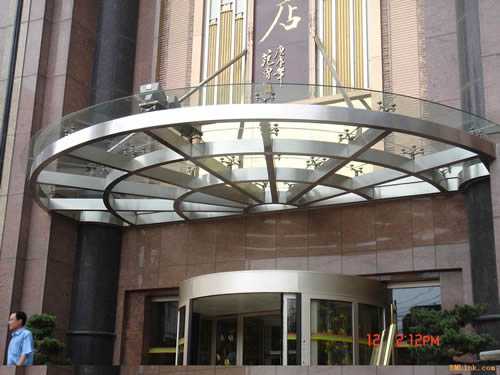 雨天不再愁，智能设计让雨棚搭建变轻松