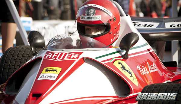 雨霧中閃爍的矽基靈魂：當AI在極限賽道上學會思考