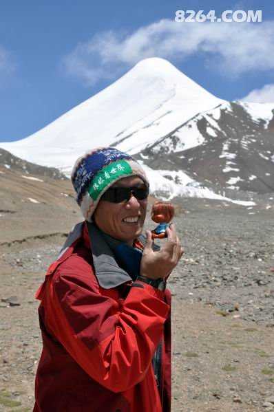 雪山女孩AI：指尖流淌的冬日幻梦与人间暖意