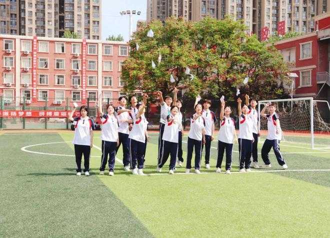 鮠滨职业技术学校校服全解析：穿出自信与风采的那些讲究