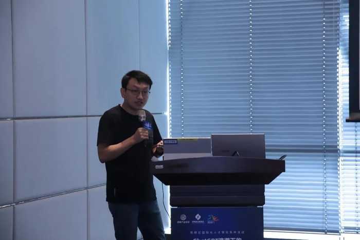 黄仁勋的AI工具箱与普通人如何搭上“人工智能+”这班车