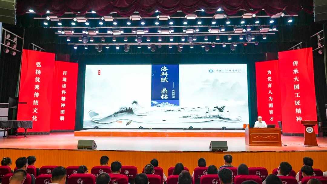 鼎文职业技术学校校服整理妙招，让你穿出精气神儿