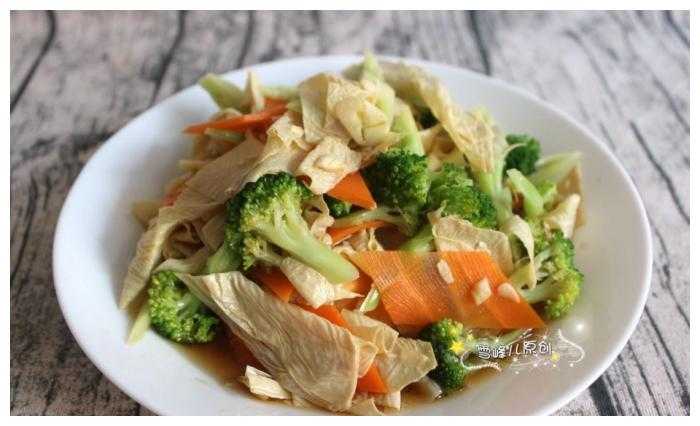 AI这盘菜：从“离谱菜谱”到千万播放的“下饭神器”