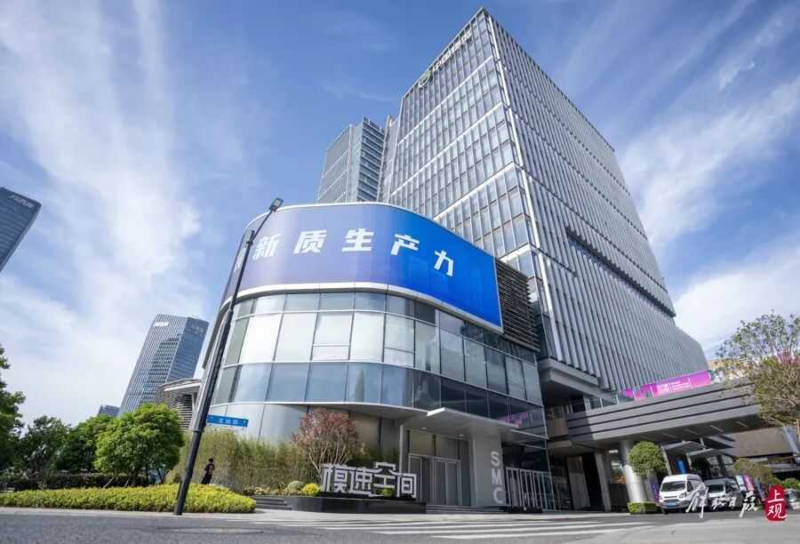 为你手机里那个“三年没换”的默认壁纸，说声再见吧