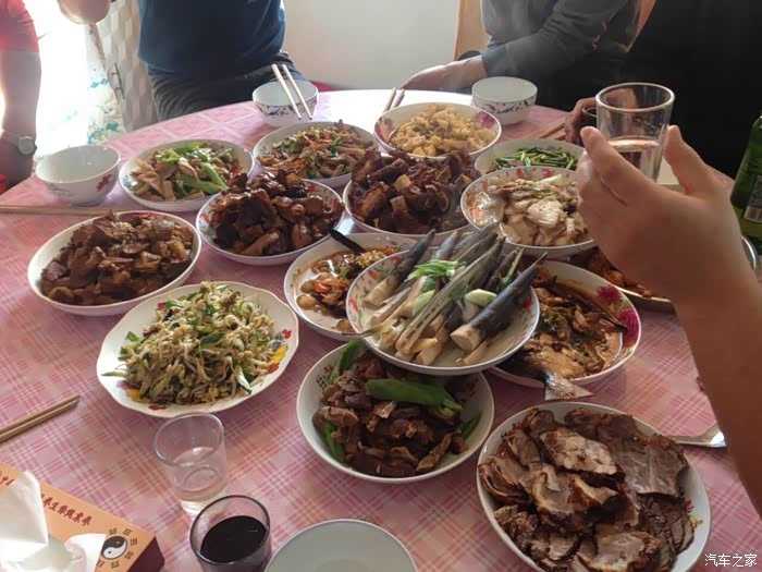 从“火候全凭手感”到“炒菜写入代码”：技术流饭菜真的能留住锅气吗？