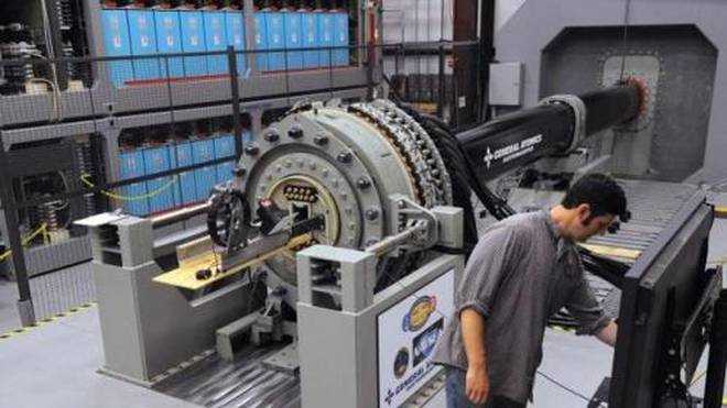 从科幻电影走进现实的战场革新者：电磁炮技术如何悄然改变未来战争？