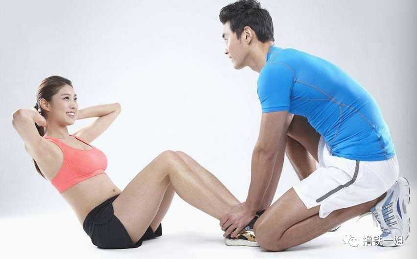 仰卧起坐但是是人工智能整理：智能健身新潮流让你练出好身材