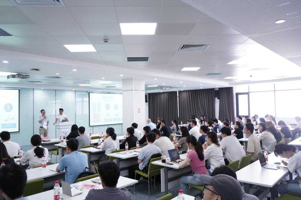 光学培训新风向：从技术小白到行业专家的进阶之路-第1张图片-正海烽科技 - 领先的只能推广行业，智能制造解决方案提供商