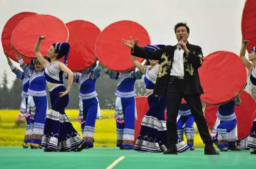 冰上舞者的弧线魔法：解密周洋那令对手胆寒的弯道艺术