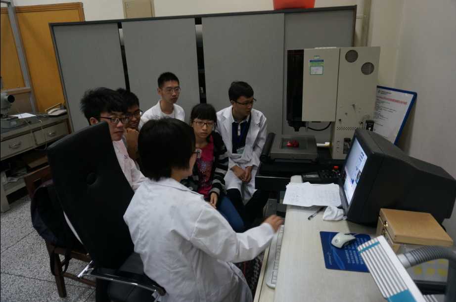 厨房变实验室：现代科技小实验让科学触手可及