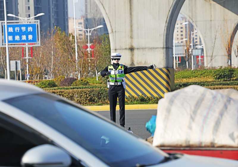哎呀妈呀，你说现在这交通，有时候真是堵得人脑壳疼！不过呢，最近我算是开了眼了，发现这“路”啊，它自个儿好像也在偷偷变“聪明”。这可不是我瞎白话，你听我慢慢唠。