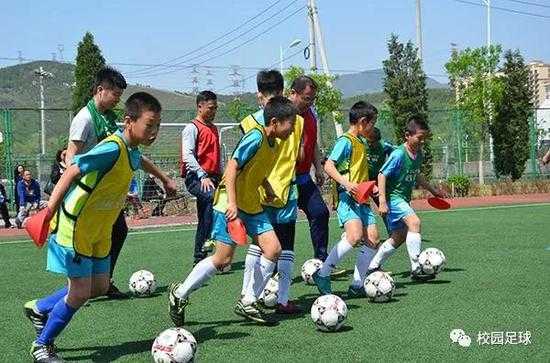 嘿，伙计！今儿个咱唠点真格的，聊聊绿茵场上那些让你又爱又恨的足球运动的基本技术-第2张图片-正海烽科技 - 领先的只能推广行业，智能制造解决方案提供商