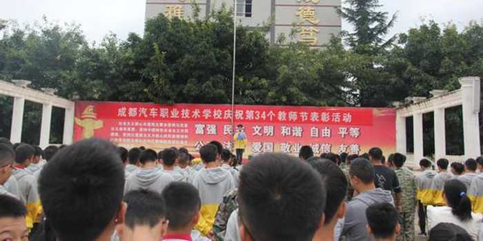 嘿，伙计，别只盯着方向盘！聊聊方向盘后面那所真正教你造车、修车、驯服智能钢铁巨兽的学校-第1张图片-正海烽科技 - 领先的只能推广行业，智能制造解决方案提供商