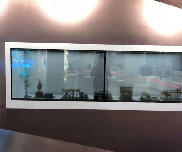 嘿，你瞅瞅这玻璃，咋还能放电影哩？