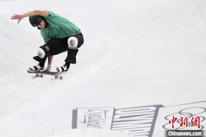 嘿，想踩上滑板感受风从耳边呼啸而过的自由？先别急着冲，听我这个过来人唠几句