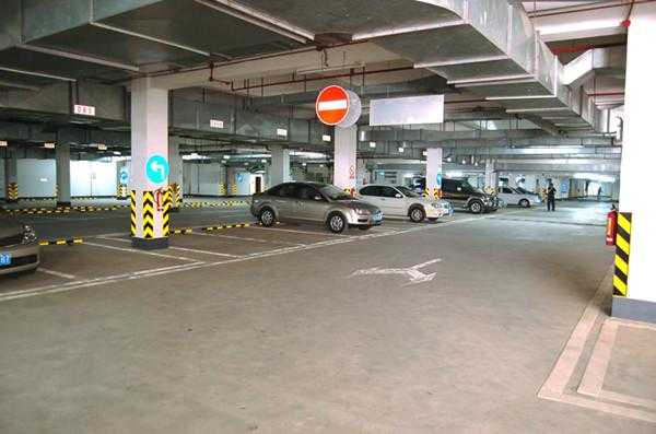 城市停车大蜕变，这些“聪明”技术让你告别绕圈找车位