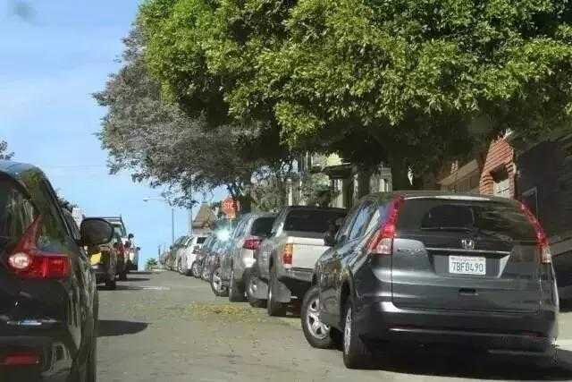 城市停车大蜕变，这些“聪明”技术让你告别绕圈找车位