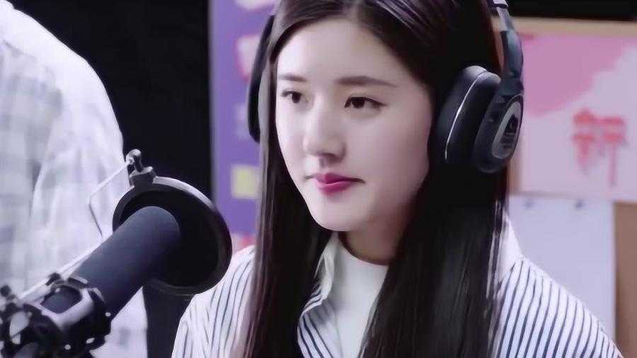 女生AI配音工具全攻略：从机械音到真人感的进阶之路