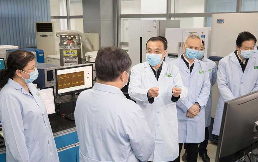 实验室里的“时间刺客”：看生物技术如何把十年研发压缩成三年