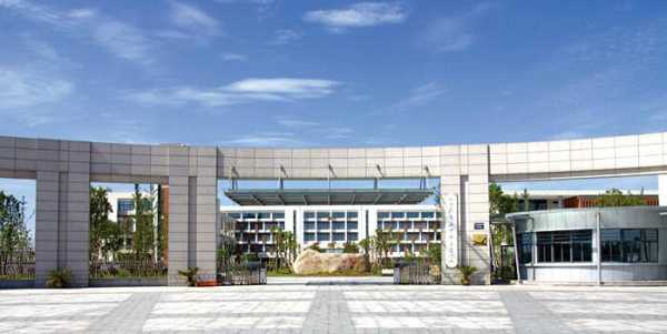 寻梦钱塘江畔：浙江商业技术大学的前世今生与未来展望