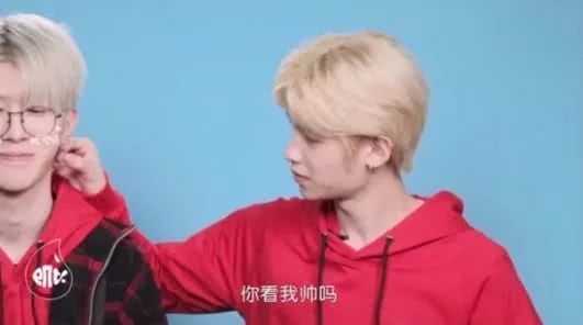 小鬼AI合照全攻略：轻松制作个性跨次元合影