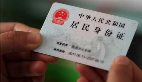 巧用AI为你的专业证件做投放整理，让搜索引擎都认你是个行家