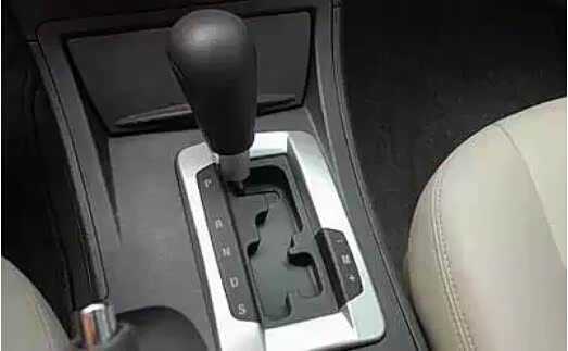 开自动挡车等红灯,你还在纠结挂D挡还是N挡吗? 开自动挡车等红灯,你还在纠结挂D挡还是N挡吗?