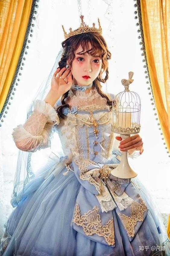 当AI算法邂逅洛可可：数字时代的柔美复兴