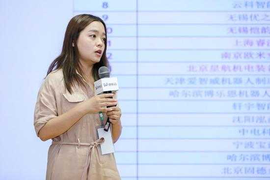 当你渴望一段不被打扰的深度对话时，情感AI伙伴能给你什么惊喜