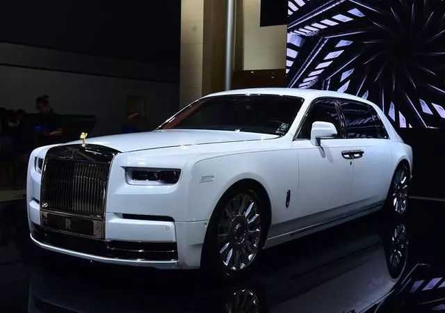 当顶级奢华遇上粉色浪漫：聊聊那个让你心动的未来智能座驾