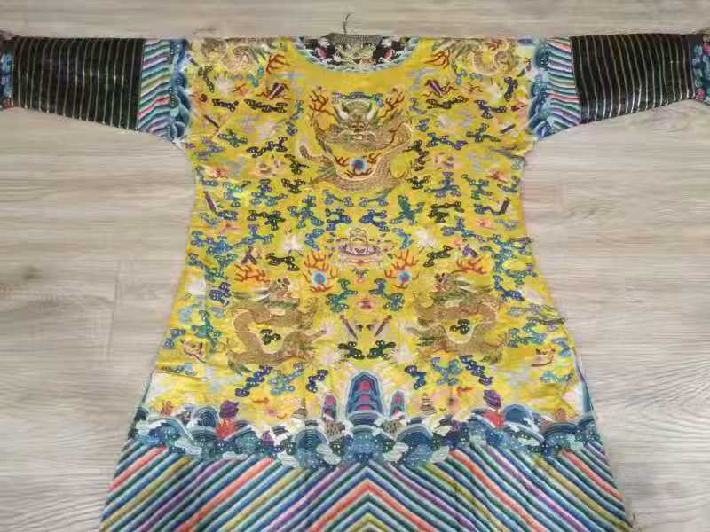 当龙袍遇见AI：传统纹样在数字时代的华丽变身