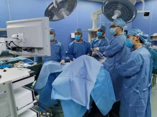 手术室里的光影魔术：当荧光成为外科医生的“第二双眼”