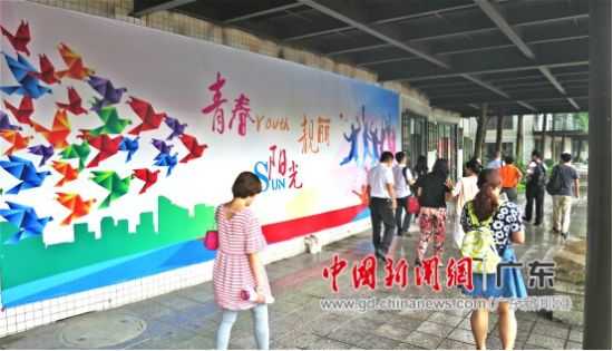 扎根坪山，呢间大学同个区拍住上搞出咩大茶饭？