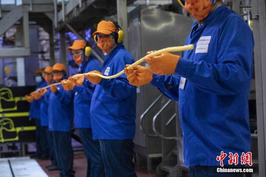 技术员与工人的默契配合之道