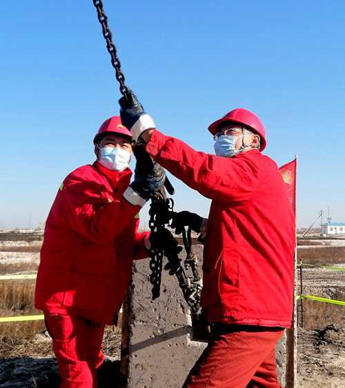 技术员与工人的默契配合之道