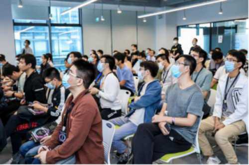 技术沙龙的魔力:从闭门对谈到亿元合作,企业增长的秘密武器 技术沙龙的魔力:从闭门对谈到亿元合作,企业增长的秘密武器