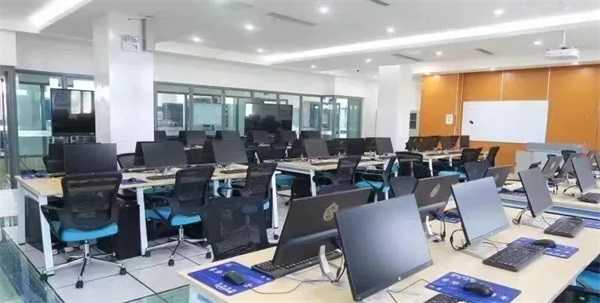 择校不迷茫，春考网络技术学校点亮数字未来