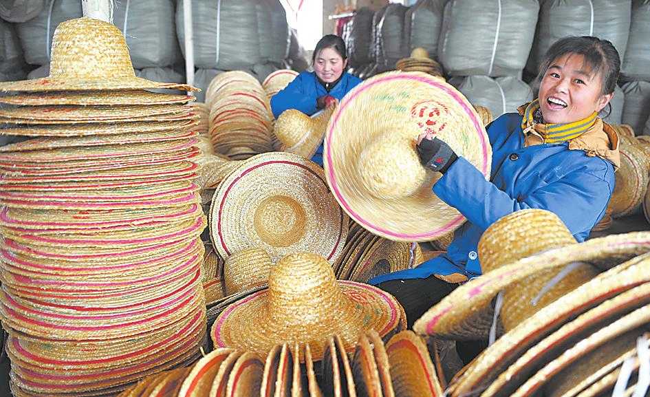 指尖舞千年，草叶绽新篇——老手艺的新活法