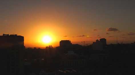 指尖魔法:AI落日特效如何拯救你的废片与旅行记忆 指尖魔法:AI落日特效如何拯救你的废片与旅行记忆