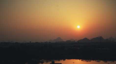 指尖魔法:AI落日特效如何拯救你的废片与旅行记忆 指尖魔法:AI落日特效如何拯救你的废片与旅行记忆